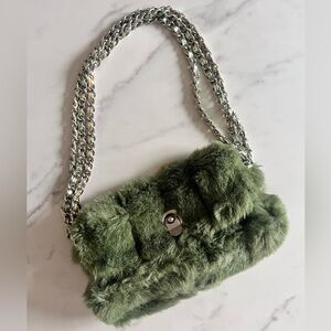 EVERYTHING MUST GO‼️Fashion Express Green furry shoulder bag
